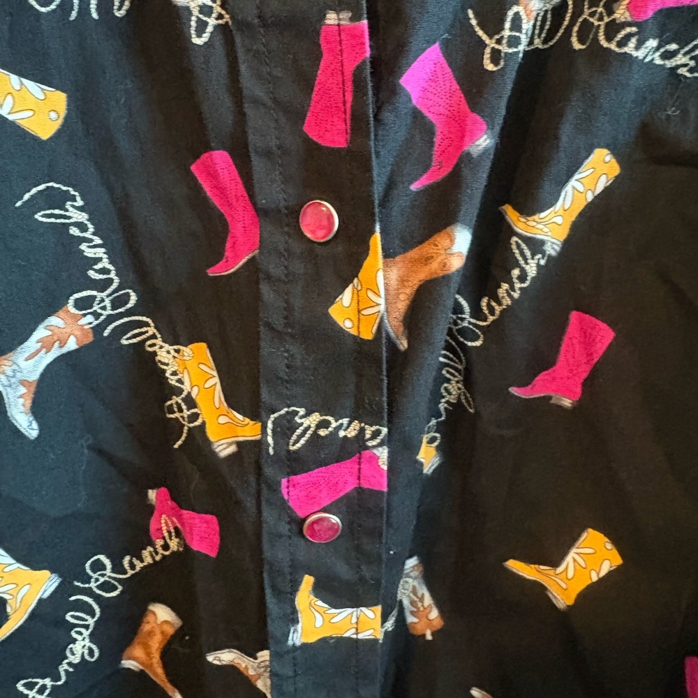 Angel Ranch Women’s Button Down Western Cowgirl All Over Boot Print Size 1X - Picture 4 of 5